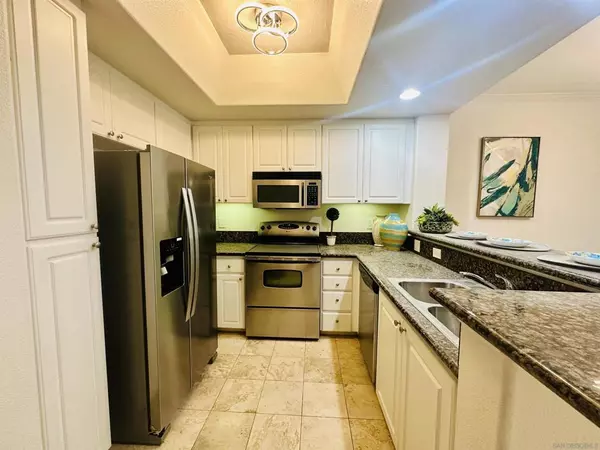 La Jolla, CA 92037,9263 Regents Rd #B204