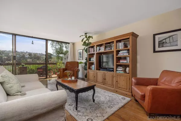 Carlsbad, CA 92009,2564 Navarra Dr #113