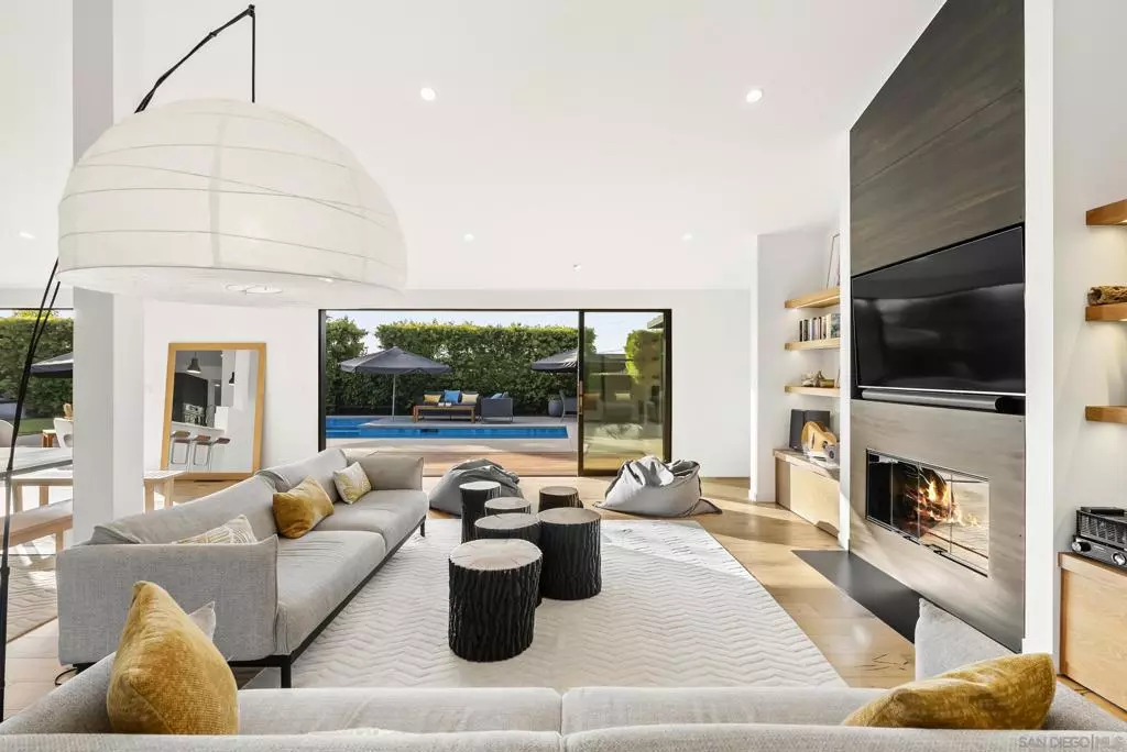 La Jolla, CA 92037,6510 Avenida Manana