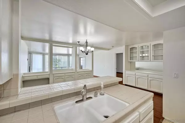 San Diego, CA 92117,2930 Cowley Way #209
