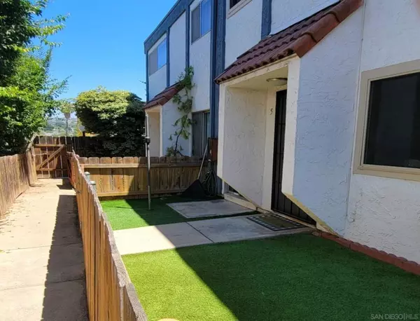 8132 Winter Gardens Blvd, Lakeside, CA 92040
