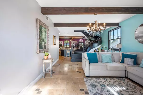 Vista, CA 92083,523 Hatherly St