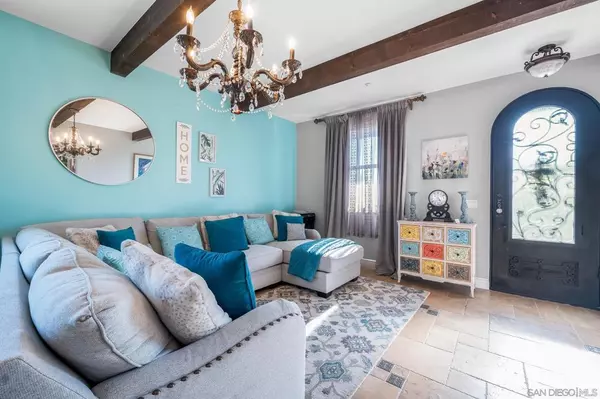Vista, CA 92083,523 Hatherly St