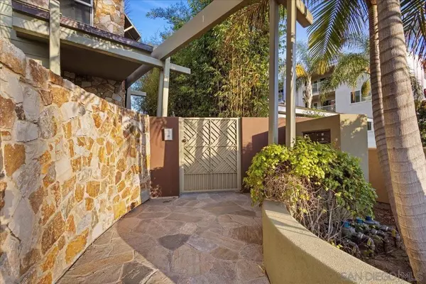 Coronado, CA 92118,411 Orange Ave #1