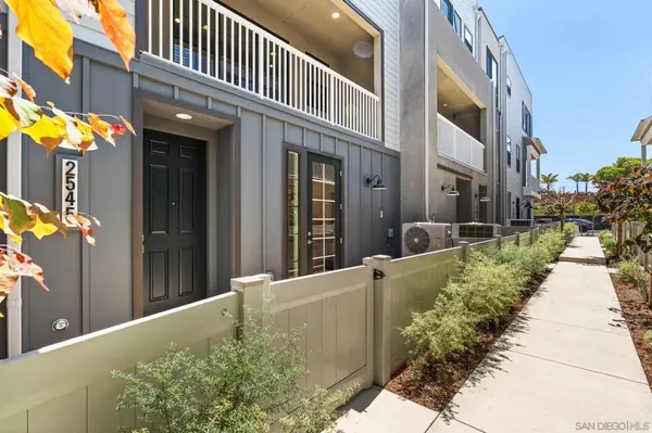 Carlsbad, CA 92008,2545 Broom Ln