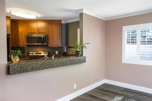 San Diego, CA 92122,7405 Charmant Dr #2214