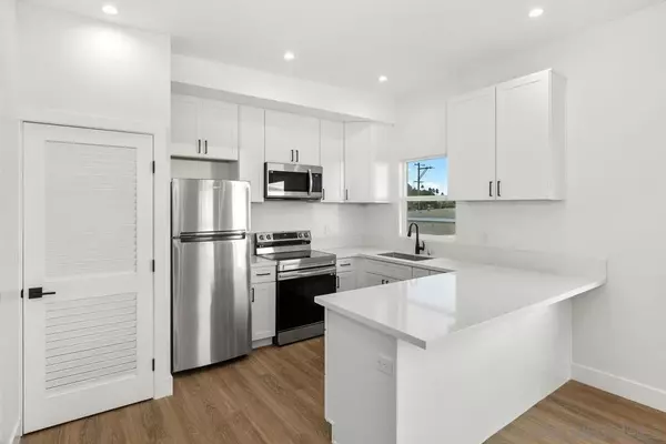 San Diego, CA 92117,4821 4823 Iroquois Ave