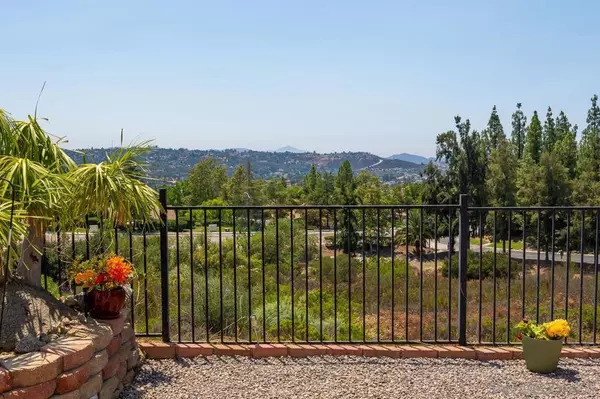 Alpine, CA 91901,2617 LOBELIA RD