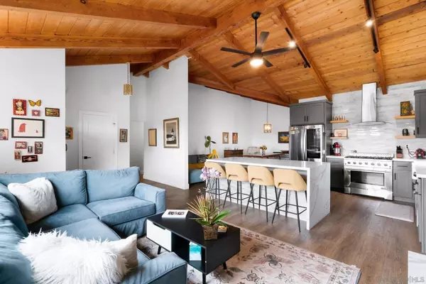 San Diego, CA 92109,5209 Foothill Blvd