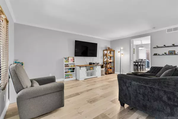 El Cajon, CA 92020,267 S Mollison Ave #5