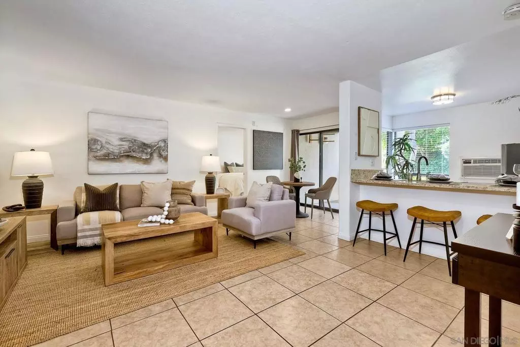 San Diego, CA 92119,6924 Hyde Park Dr #115