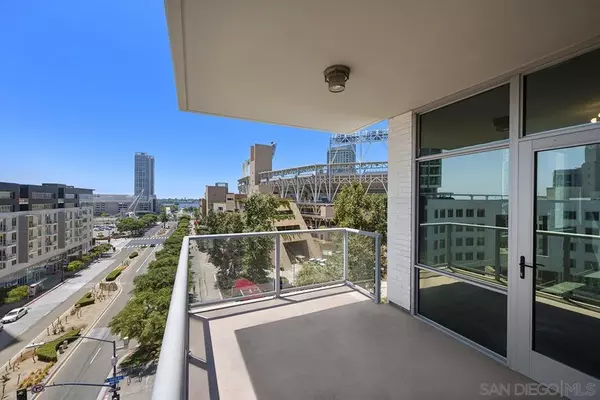 San Diego, CA 92101,206 Park Blvd #704