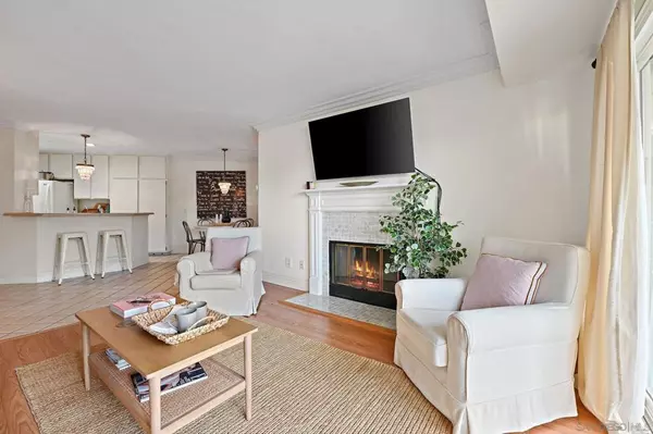 San Diego, CA 92111,7047 Camino Degrazia #188