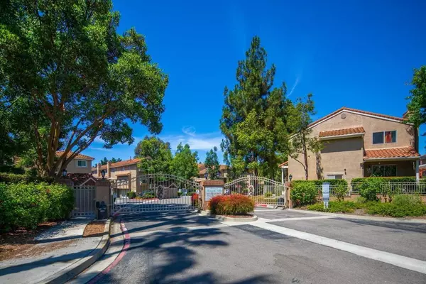 Carlsbad, CA 92009,7737 Caminito Monarca #106