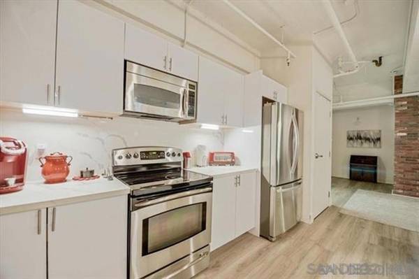 San Diego, CA 92101,950 6th Ave #211