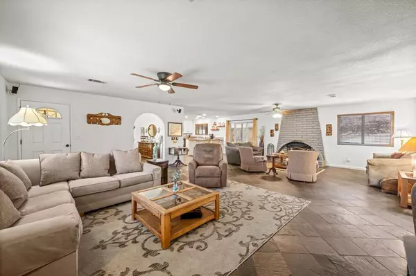 Ramona, CA 92065,2031 Robertson St