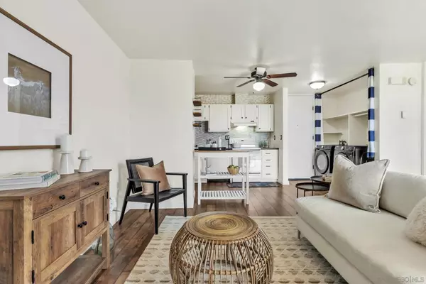 San Diego, CA 92110,3050 Rue D'Orleans #461