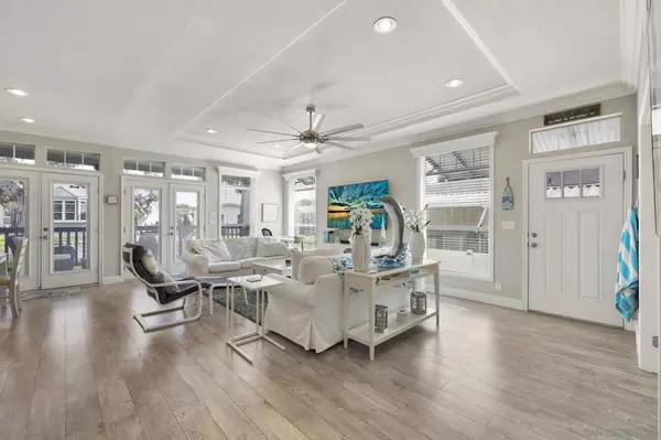 Carlsbad, CA 92011,7313 Santa Barbara St #294