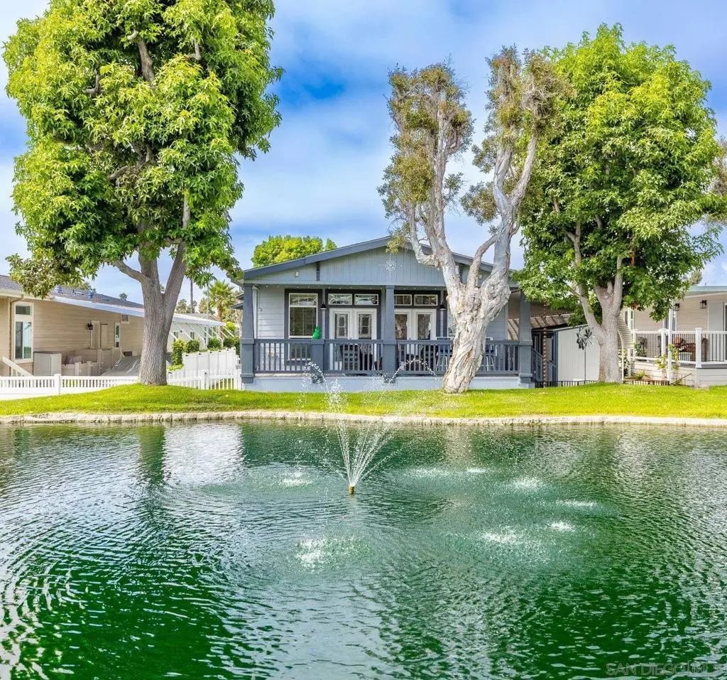 Carlsbad, CA 92011,7313 Santa Barbara St #294