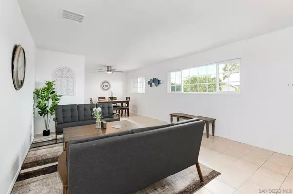 San Diego, CA 92117,5111 Roscrea Ave