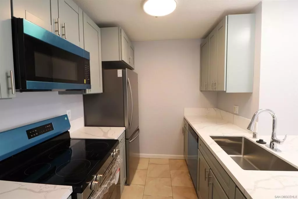 San Diego, CA 92105,4041 Oakcrest Dr #105