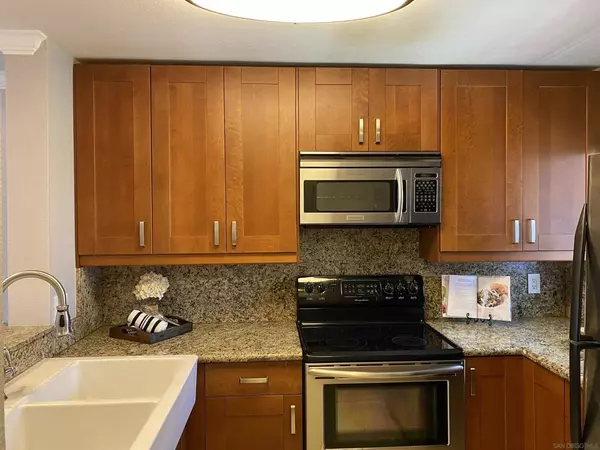 San Diego, CA 92122,7405 Charmant #2324