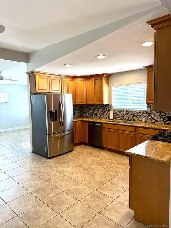 Imperial Beach, CA 91932,318 Donax