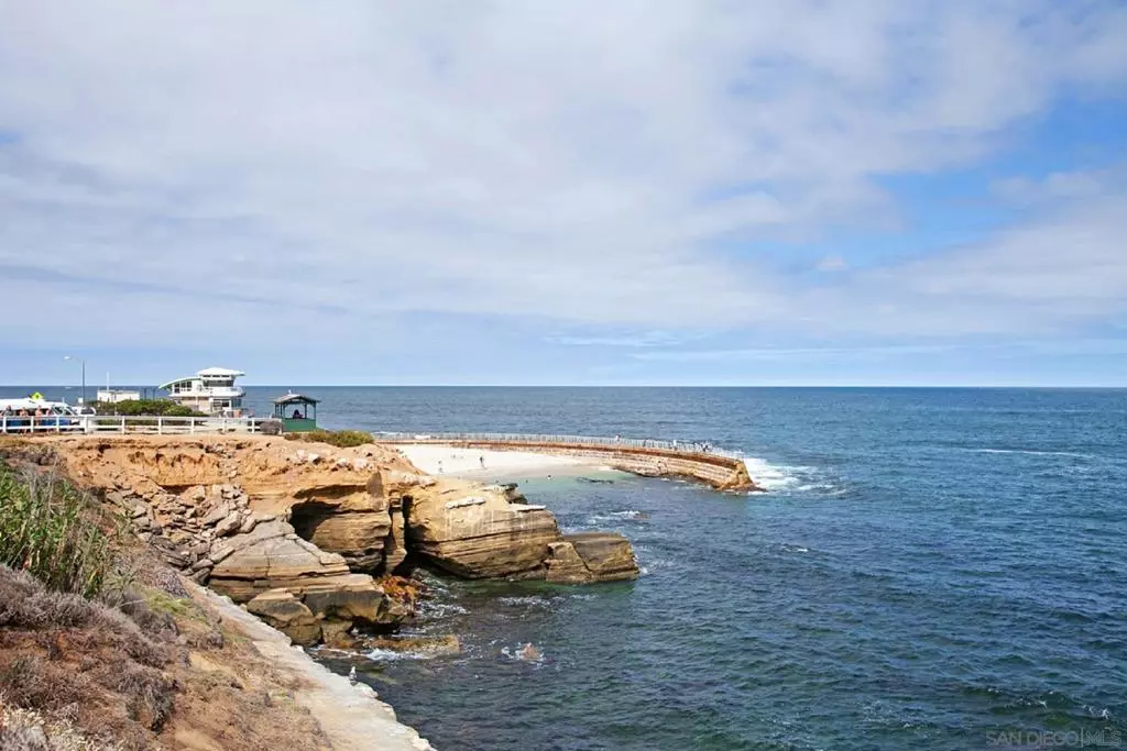 La Jolla, CA 92037,909 Coast #6