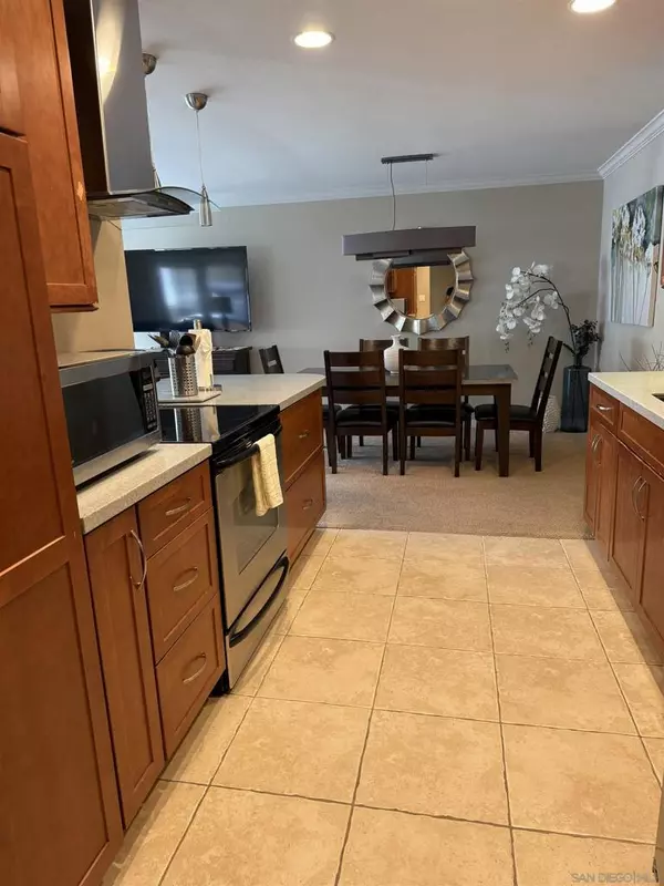 La Jolla, CA 92037,909 Coast #6