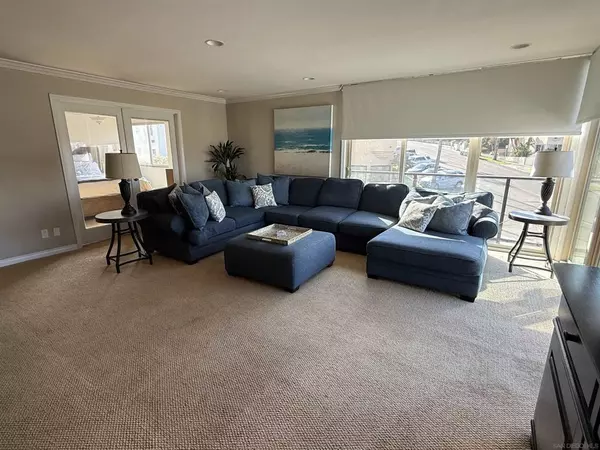 La Jolla, CA 92037,909 Coast #6