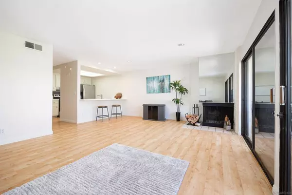Carlsbad, CA 92009,2503 Navarra Dr #105