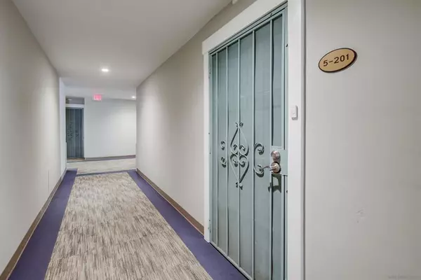San Diego, CA 92109,1855 Diamond St #201