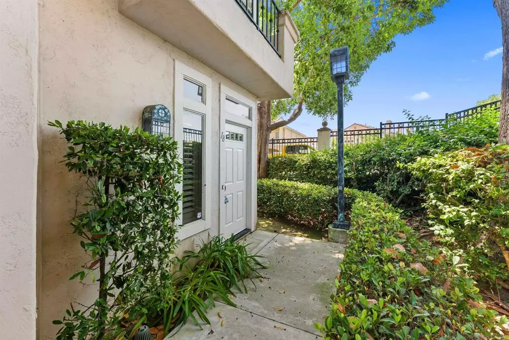 San Diego, CA 92122,7285 Calabria Ct #18