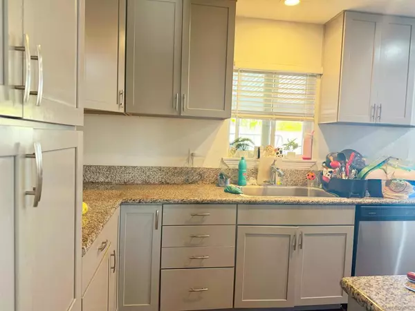 San Diego, CA 92139,2745 Kausman St