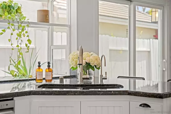 Carlsbad, CA 92009,7911 Calle Posada