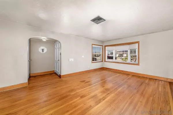 Imperial Beach, CA 91932,561 Spruce St