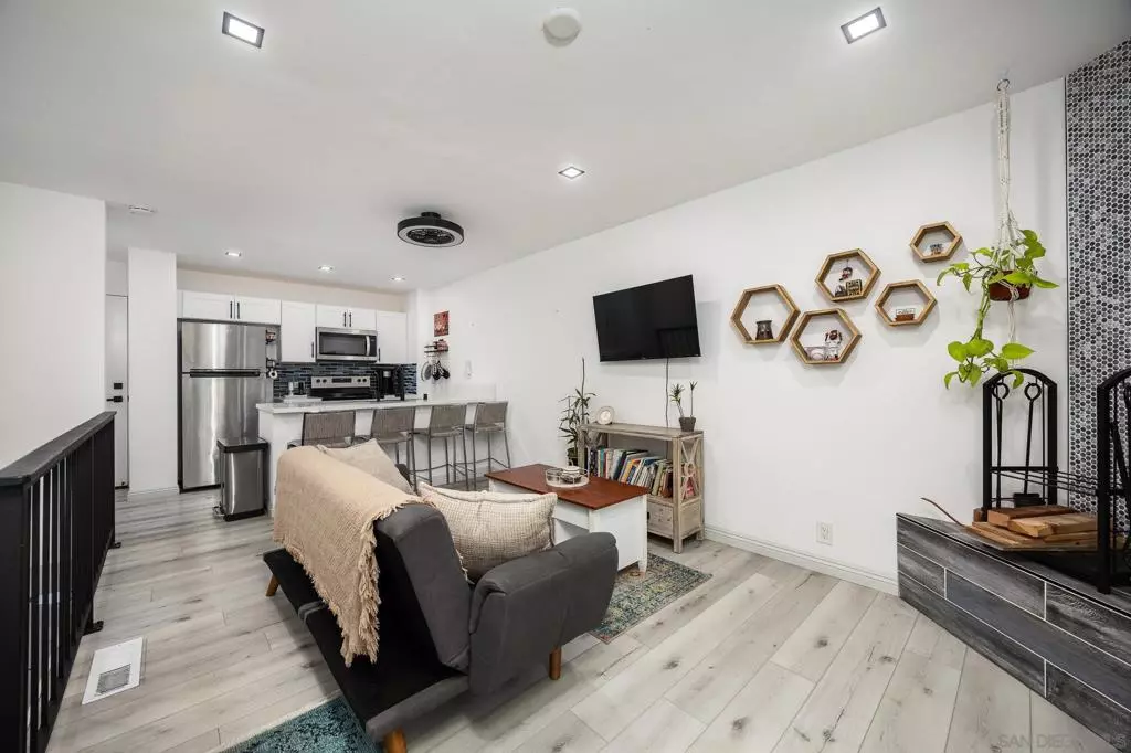 San Diego, CA 92107,4380 Temecula St #4