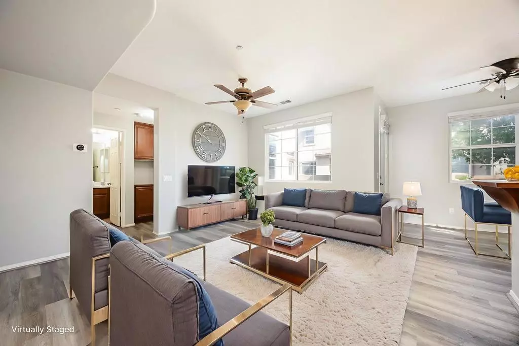 Temecula, CA 92592,44984 Hawthorn St #208