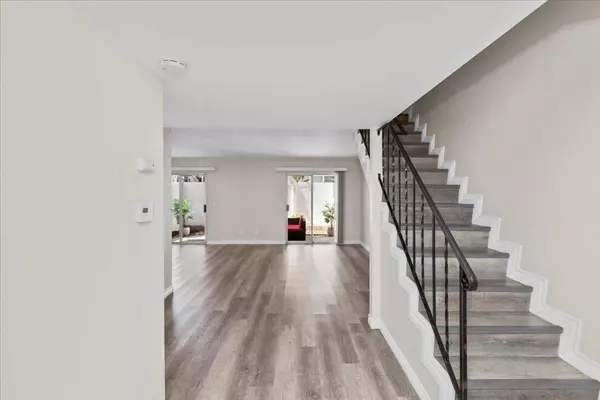 Vista, CA 92084,2112 East Vista Way #8