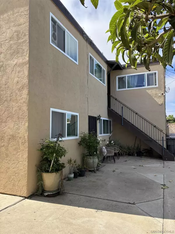 Oceanside, CA 92058,1346 Bush St