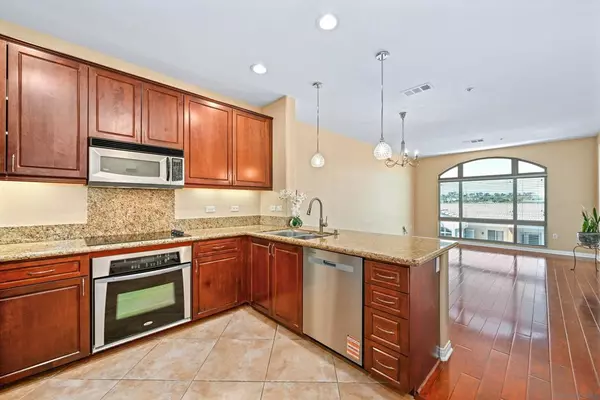 San Diego, CA 92130,3877 Pell Pl #424