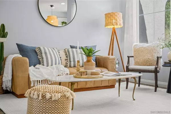 Carlsbad, CA 92009,6008 Paseo Salinero