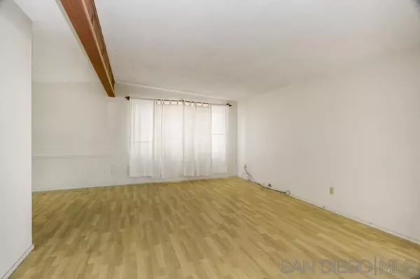 San Diego, CA 92117,5002 Dubois Dr