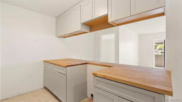 San Diego, CA 92108,6780 Friars #154