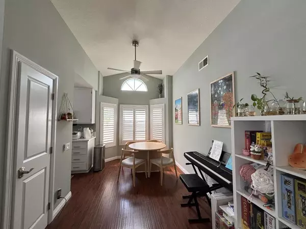 Irvine, CA 92620,115 Huntington 267