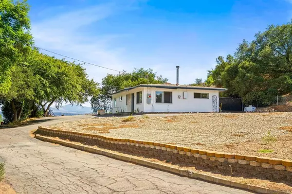 990 Old Mountain View Rd, El Cajon, CA 92021