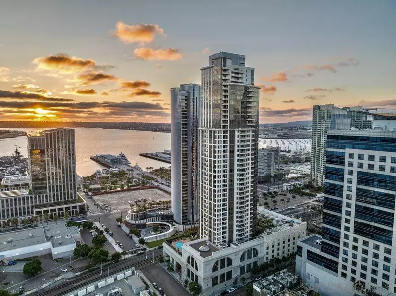 700 W E St #2404, San Diego, CA 92101