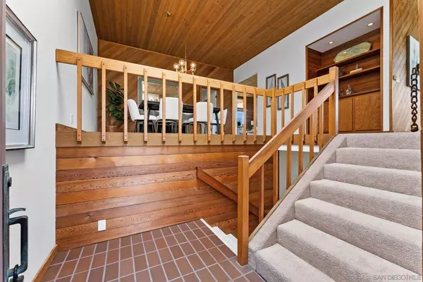 La Jolla, CA 92037,315 Colima Court
