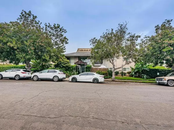 1645 Emerald St, San Diego, CA 92109