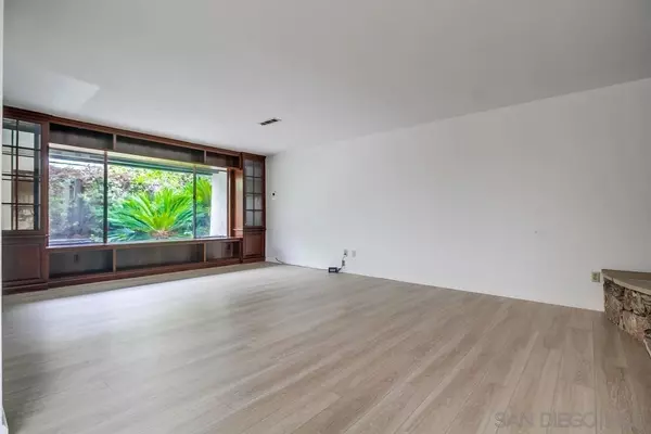 San Diego, CA 92117,2910 Erie St